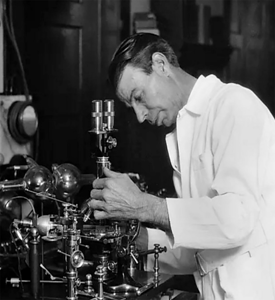 Royal Rife working with his high-magnification microscope in his laboratory, November 1929